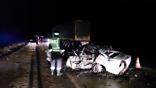 Несовершеннолетний водитель иномарки погиб в ДТП в Свердловской области